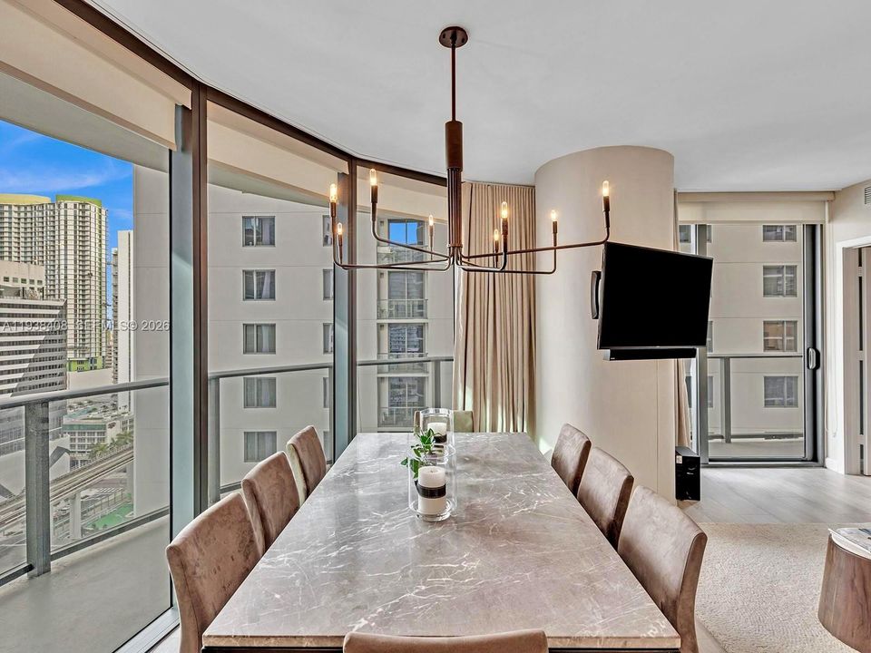 For Sale: $699,000 (2 beds, 2 baths, 788 Square Feet)