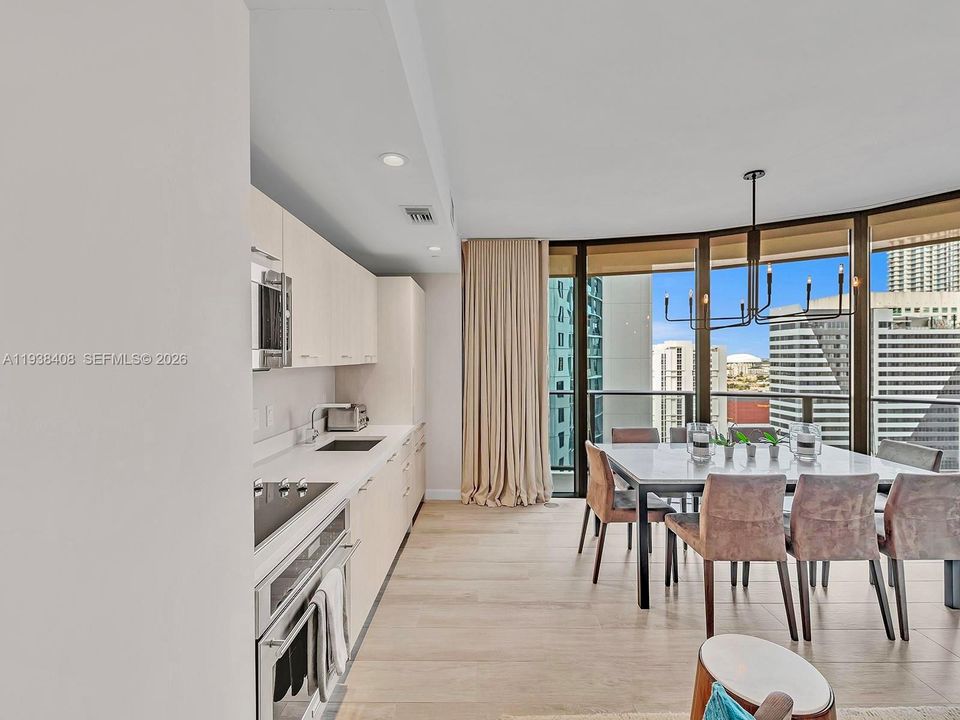 For Sale: $699,000 (2 beds, 2 baths, 788 Square Feet)