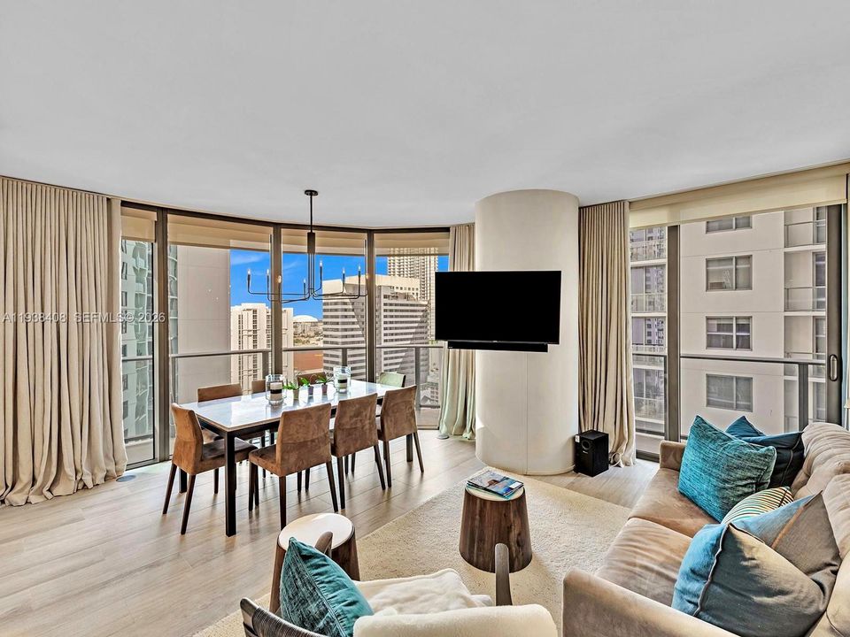 For Sale: $699,000 (2 beds, 2 baths, 788 Square Feet)