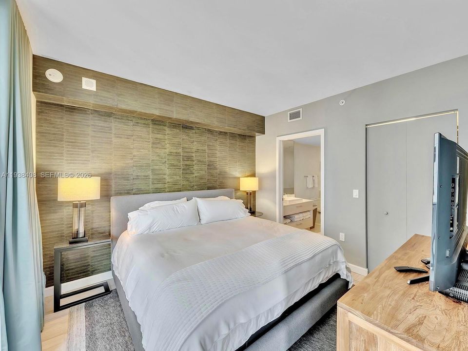 For Sale: $699,000 (2 beds, 2 baths, 788 Square Feet)