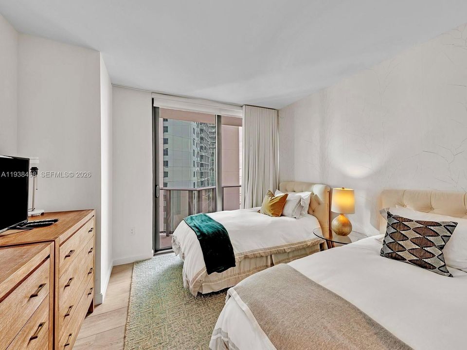 For Sale: $699,000 (2 beds, 2 baths, 788 Square Feet)