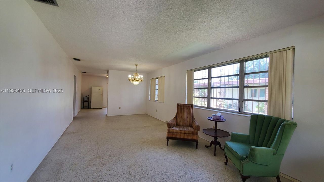 For Sale: $579,000 (3 beds, 1 baths, 1285 Square Feet)