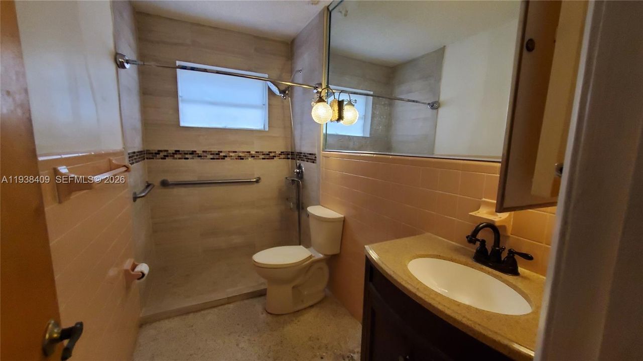 For Sale: $579,000 (3 beds, 1 baths, 1285 Square Feet)