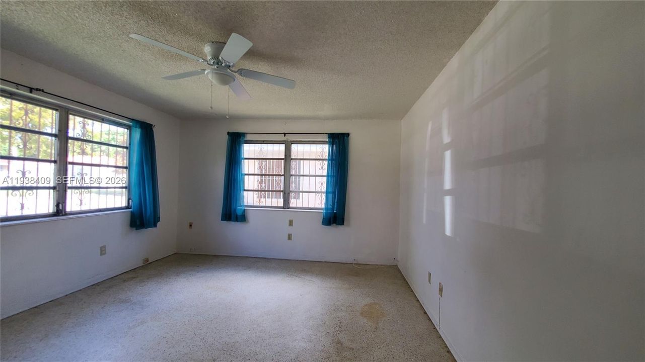 For Sale: $579,000 (3 beds, 1 baths, 1285 Square Feet)