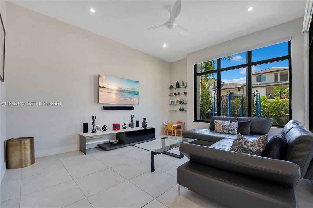 出租: $6,350 (3 贝兹, 3 浴室, 2182 平方英尺)