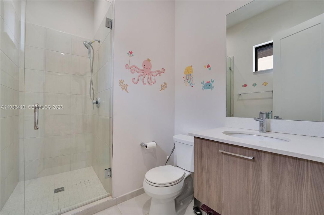 出租: $6,350 (3 贝兹, 3 浴室, 2182 平方英尺)