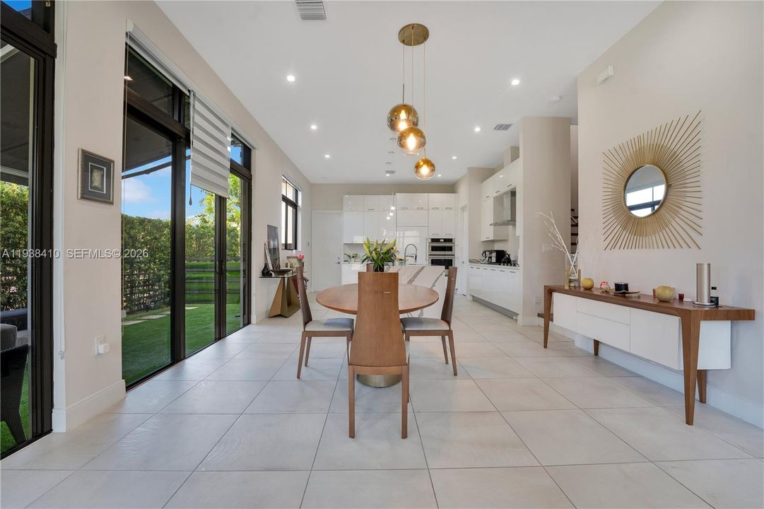 出租: $6,350 (3 贝兹, 3 浴室, 2182 平方英尺)