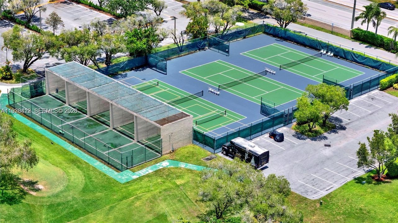 На продажу: $149,900 (2 спален, 2 ванн, 810 Квадратных фут)