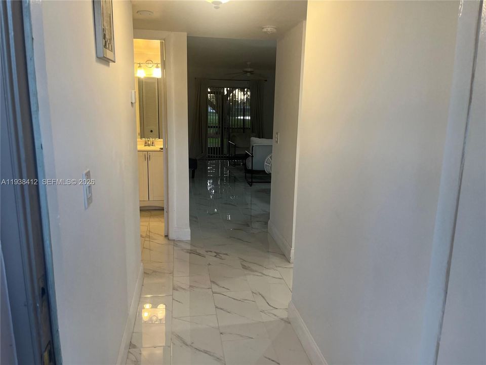 На продажу: $149,900 (2 спален, 2 ванн, 810 Квадратных фут)