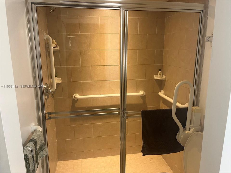 На продажу: $149,900 (2 спален, 2 ванн, 810 Квадратных фут)