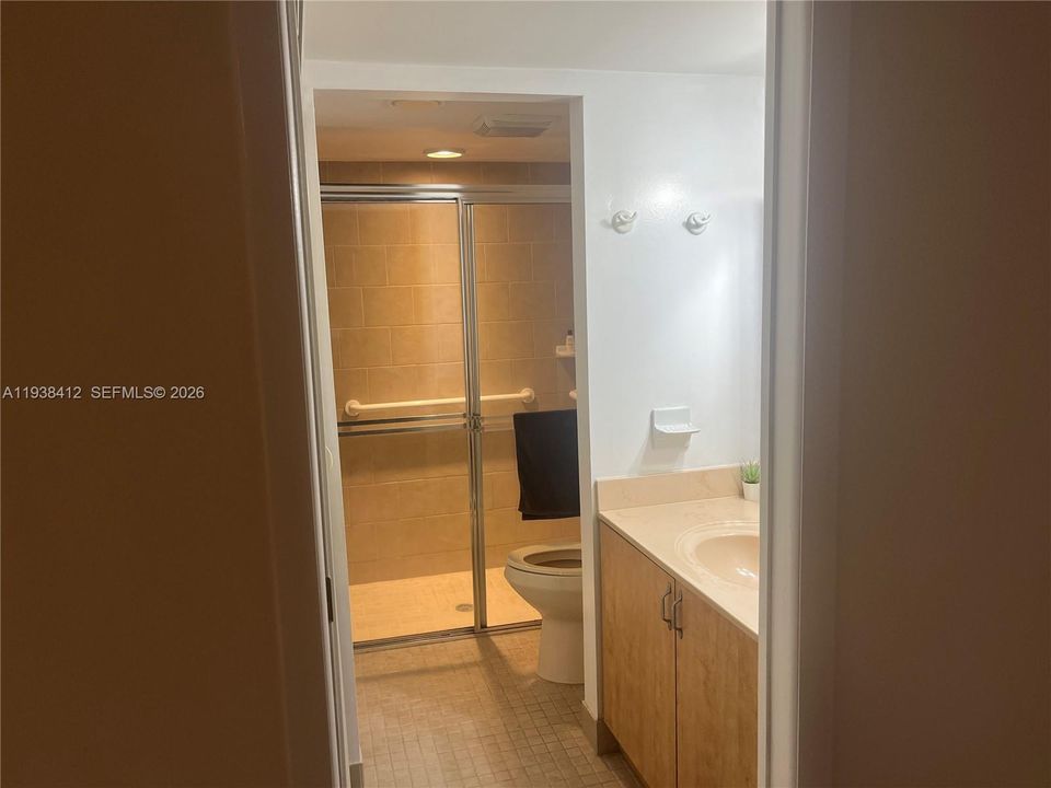 На продажу: $149,900 (2 спален, 2 ванн, 810 Квадратных фут)