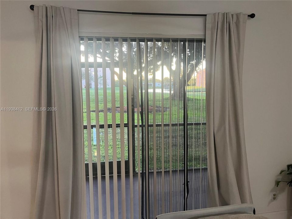 На продажу: $149,900 (2 спален, 2 ванн, 810 Квадратных фут)