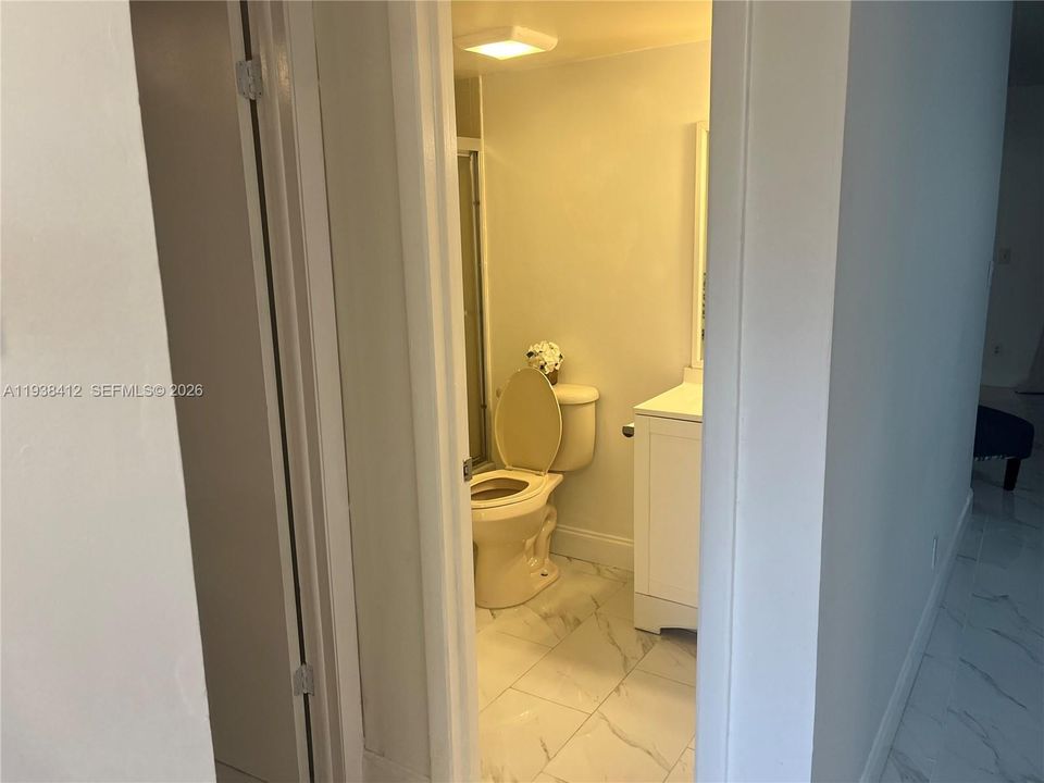 На продажу: $149,900 (2 спален, 2 ванн, 810 Квадратных фут)