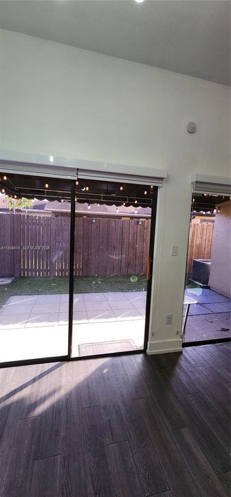 出租: $2,700 (2 贝兹, 1 浴室, 803 平方英尺)