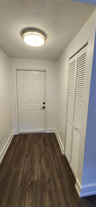 出租: $2,700 (2 贝兹, 1 浴室, 803 平方英尺)