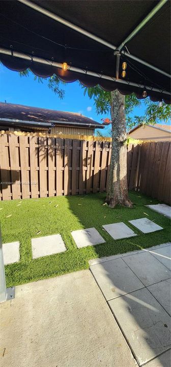 出租: $2,700 (2 贝兹, 1 浴室, 803 平方英尺)