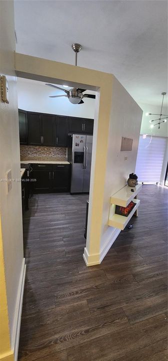 出租: $2,700 (2 贝兹, 1 浴室, 803 平方英尺)