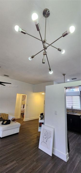 出租: $2,700 (2 贝兹, 1 浴室, 803 平方英尺)