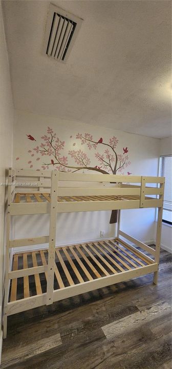 出租: $2,700 (2 贝兹, 1 浴室, 803 平方英尺)