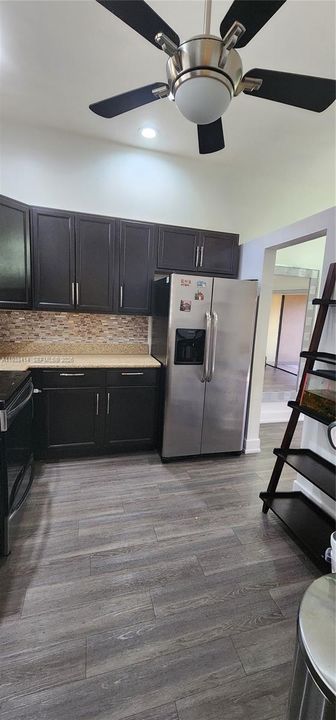 出租: $2,700 (2 贝兹, 1 浴室, 803 平方英尺)