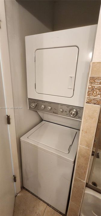 出租: $2,700 (2 贝兹, 1 浴室, 803 平方英尺)