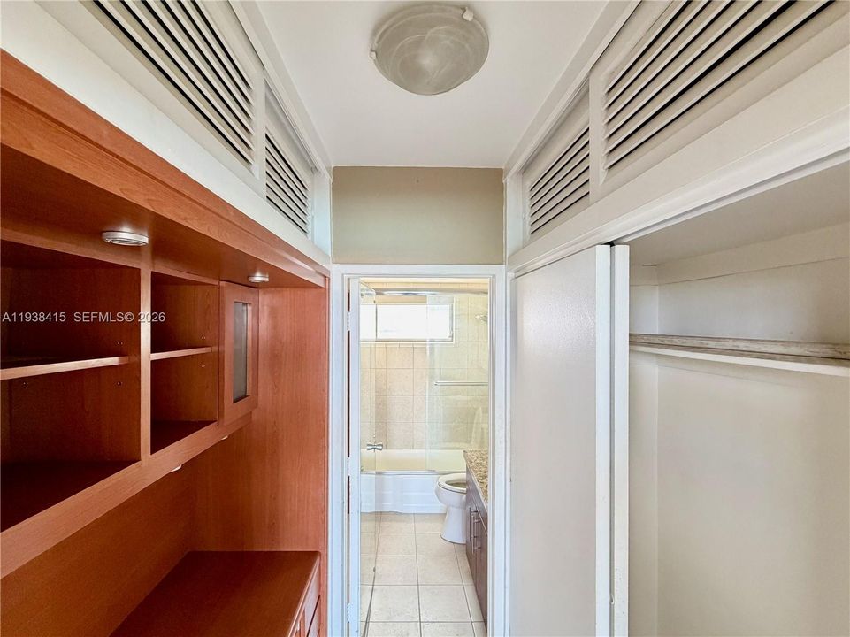 For Sale: $485,000 (2 beds, 2 baths, 1118 Square Feet)