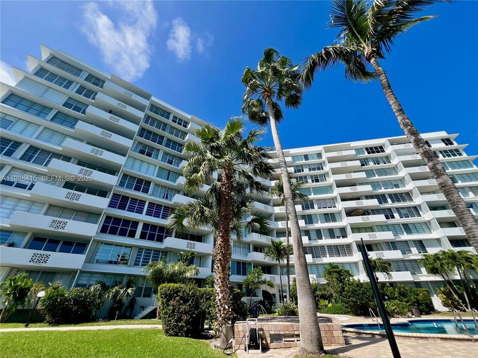 For Sale: $485,000 (2 beds, 2 baths, 1118 Square Feet)