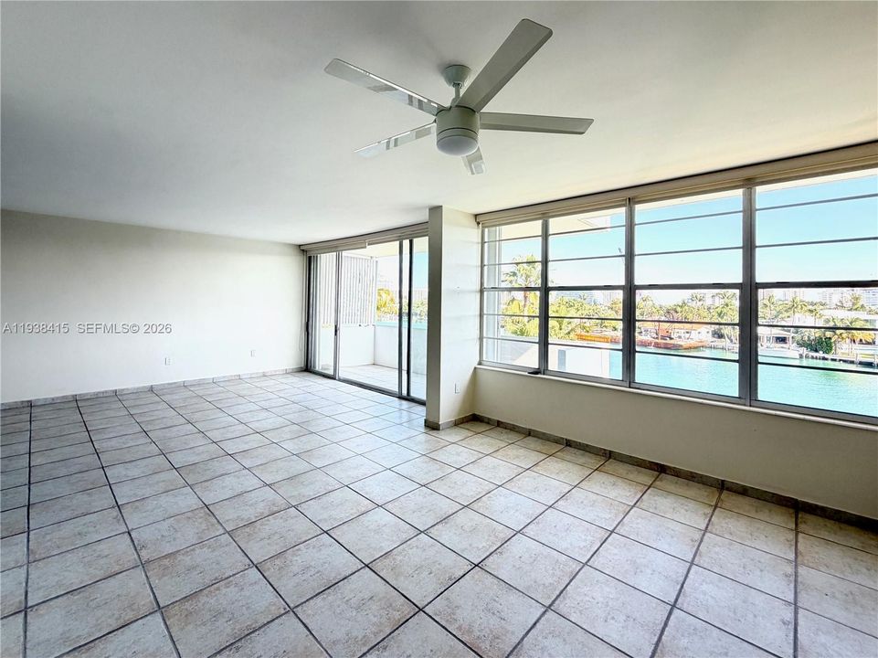 For Sale: $485,000 (2 beds, 2 baths, 1118 Square Feet)