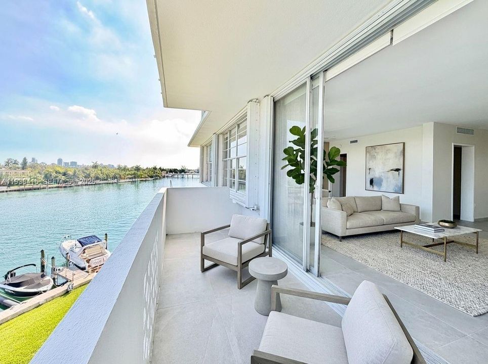 For Sale: $485,000 (2 beds, 2 baths, 1118 Square Feet)