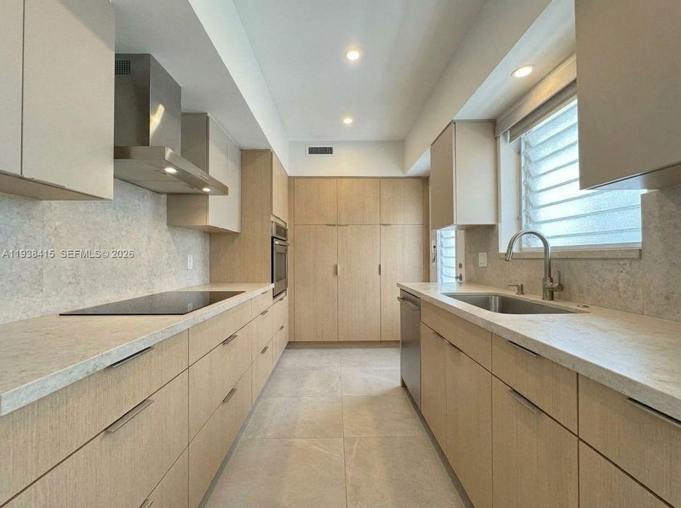 For Sale: $485,000 (2 beds, 2 baths, 1118 Square Feet)