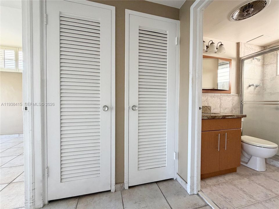 For Sale: $485,000 (2 beds, 2 baths, 1118 Square Feet)