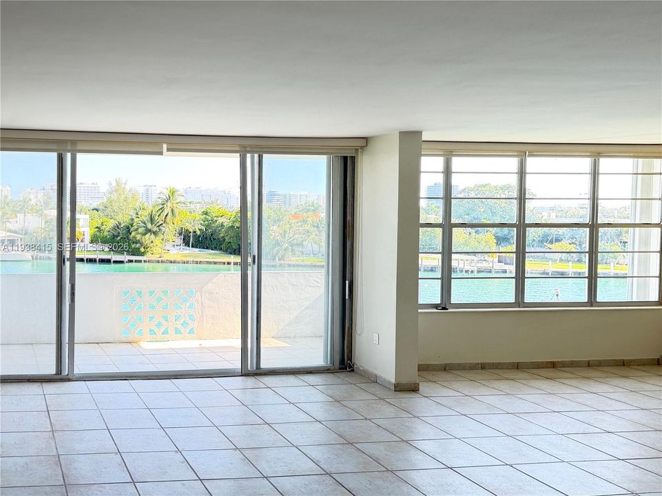 For Sale: $485,000 (2 beds, 2 baths, 1118 Square Feet)