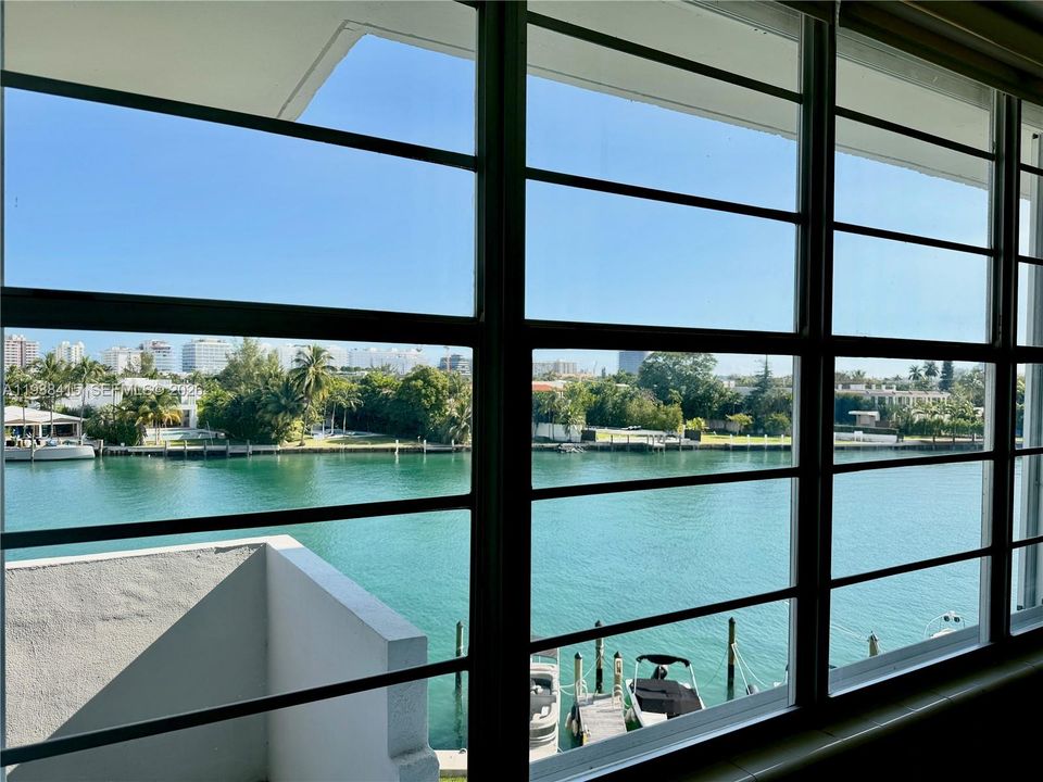 For Sale: $485,000 (2 beds, 2 baths, 1118 Square Feet)