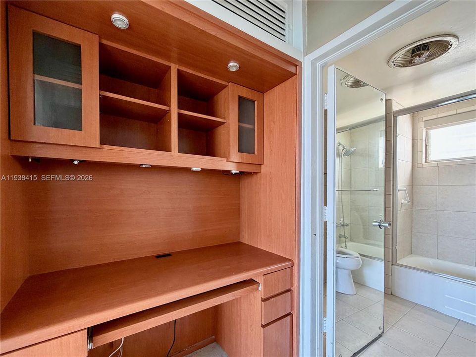 For Sale: $485,000 (2 beds, 2 baths, 1118 Square Feet)