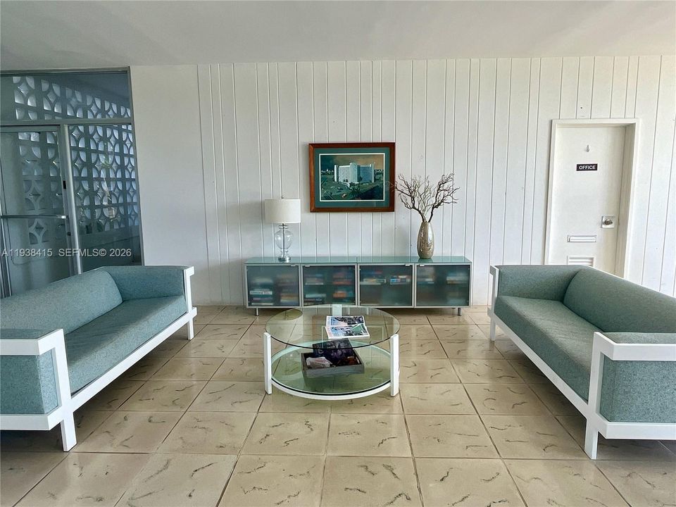 For Sale: $485,000 (2 beds, 2 baths, 1118 Square Feet)