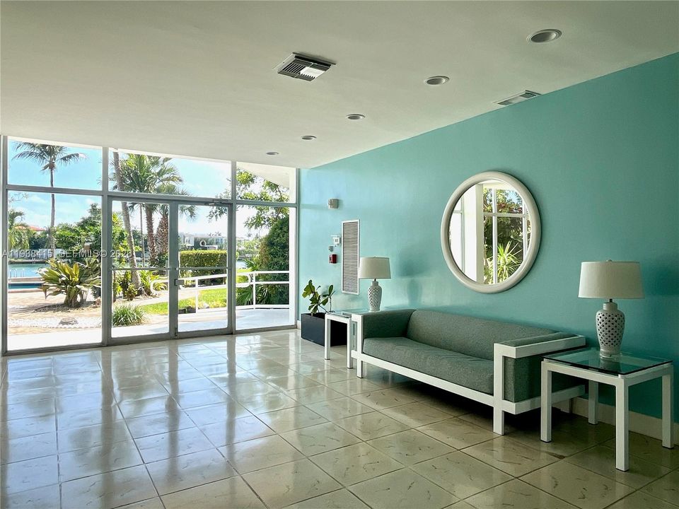 For Sale: $485,000 (2 beds, 2 baths, 1118 Square Feet)