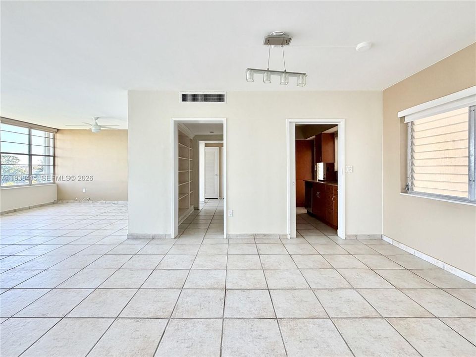 For Sale: $485,000 (2 beds, 2 baths, 1118 Square Feet)