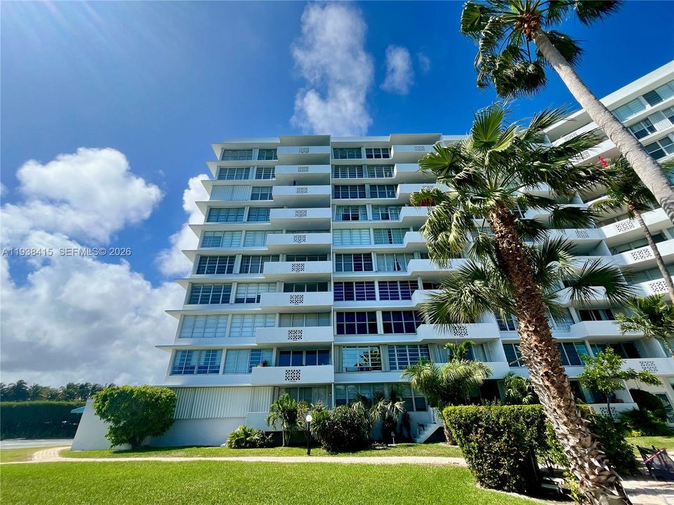 For Sale: $485,000 (2 beds, 2 baths, 1118 Square Feet)