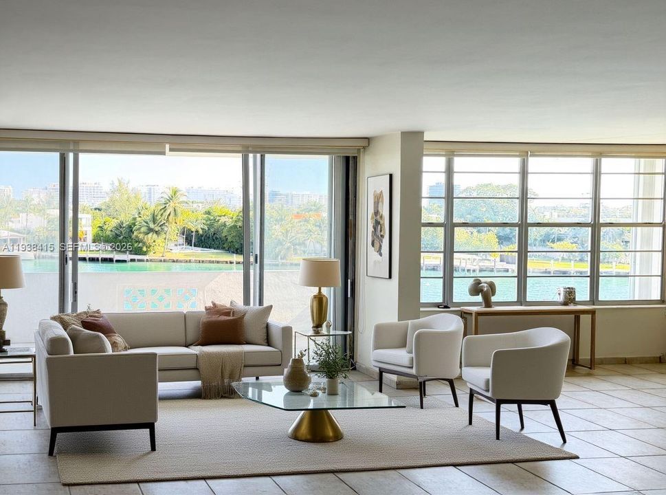 For Sale: $485,000 (2 beds, 2 baths, 1118 Square Feet)