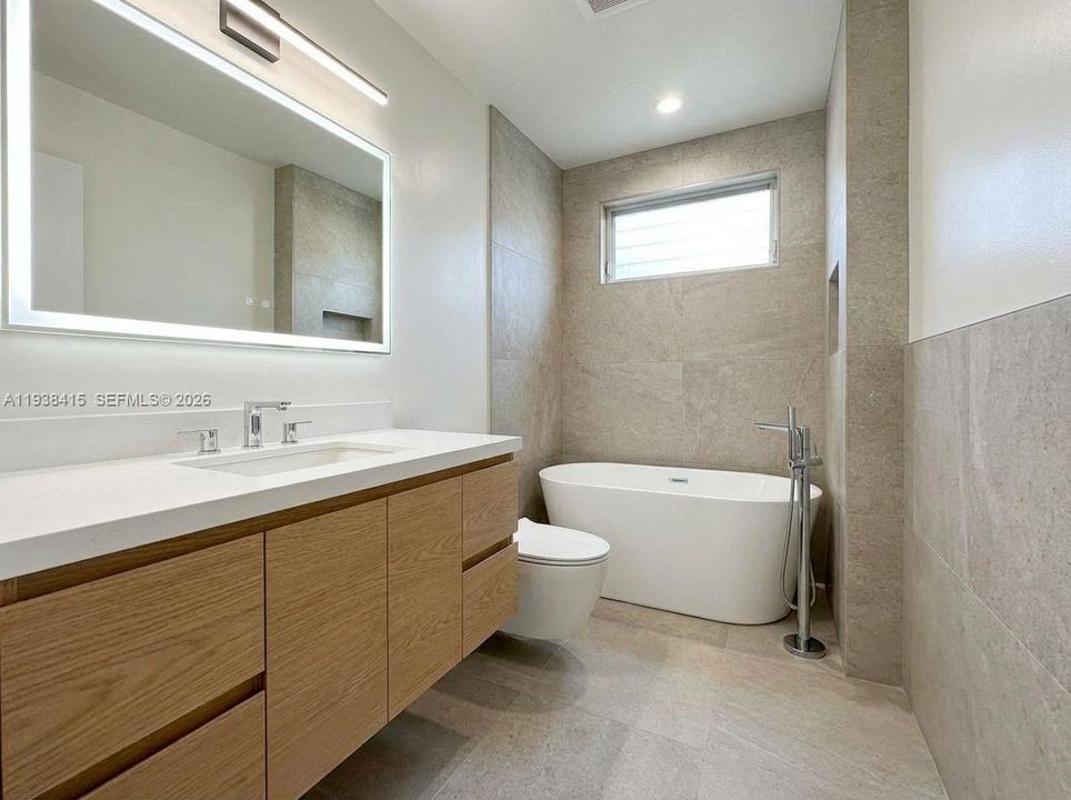 For Sale: $485,000 (2 beds, 2 baths, 1118 Square Feet)