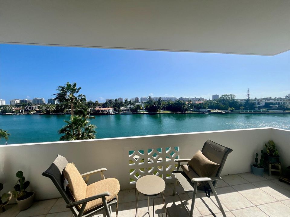 For Sale: $485,000 (2 beds, 2 baths, 1118 Square Feet)