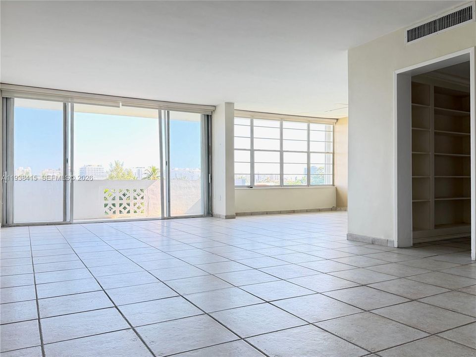 For Sale: $485,000 (2 beds, 2 baths, 1118 Square Feet)