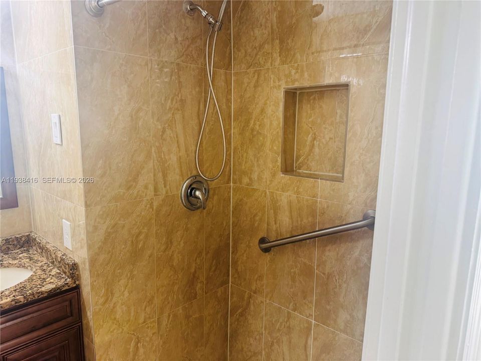 В аренду: $2,525 (2 спален, 2 ванн, 1028 Квадратных фут)