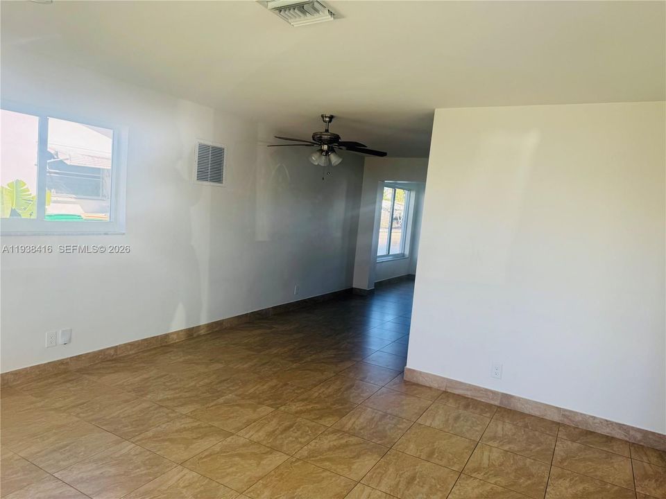 В аренду: $2,525 (2 спален, 2 ванн, 1028 Квадратных фут)