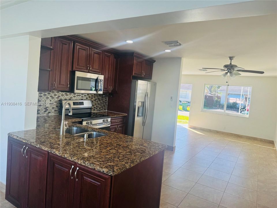 В аренду: $2,525 (2 спален, 2 ванн, 1028 Квадратных фут)