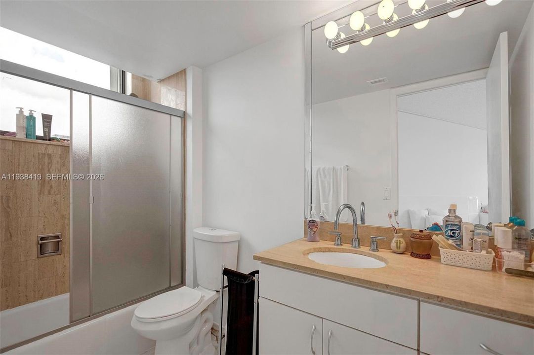 出租: $3,900 (2 贝兹, 2 浴室, 1600 平方英尺)