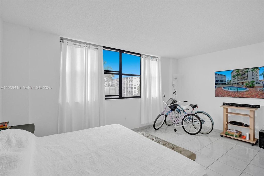 出租: $3,900 (2 贝兹, 2 浴室, 1600 平方英尺)