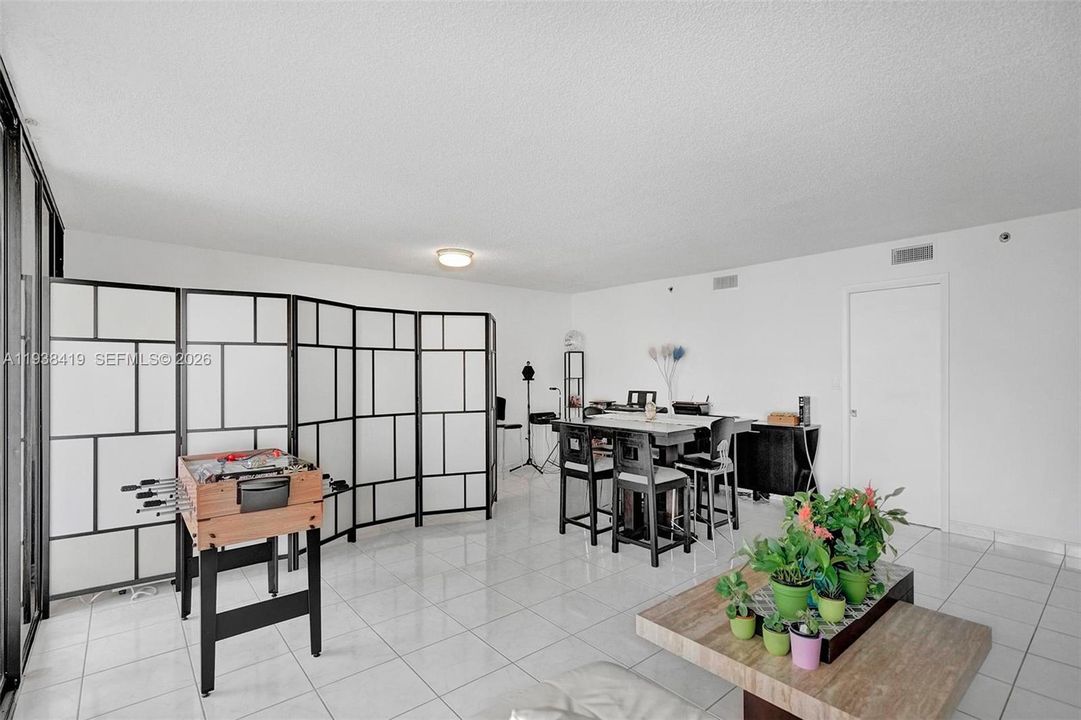 出租: $3,900 (2 贝兹, 2 浴室, 1600 平方英尺)