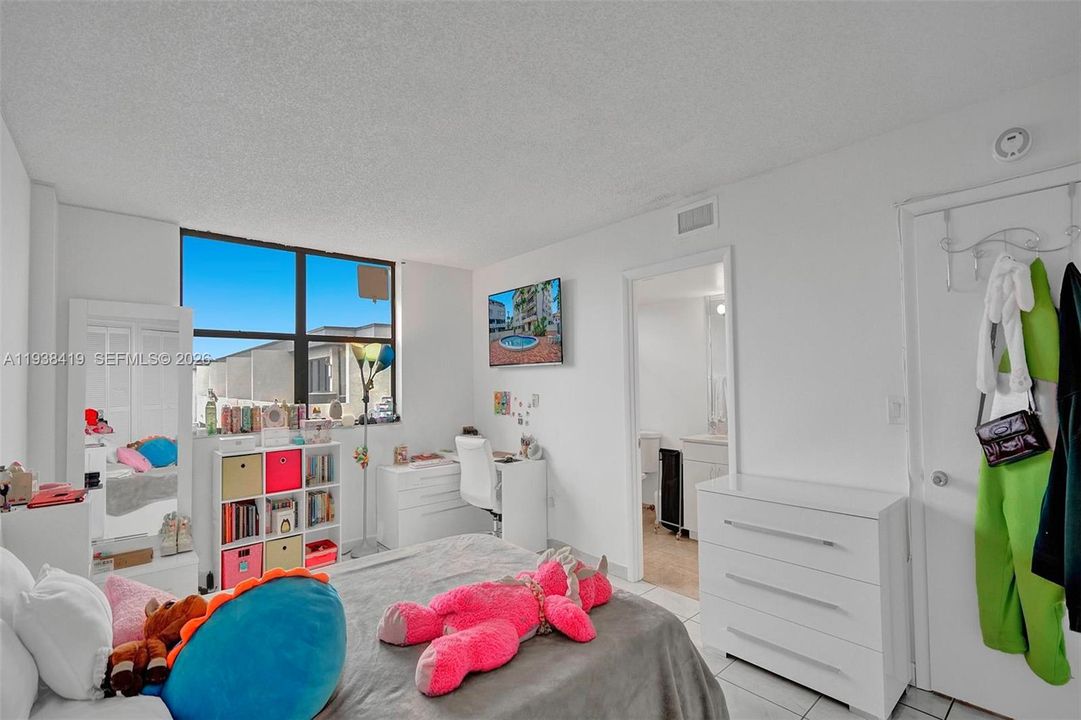 出租: $3,900 (2 贝兹, 2 浴室, 1600 平方英尺)