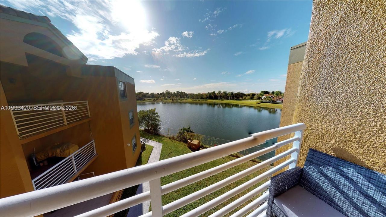 For Rent: $2,375 (2 beds, 1 baths, 933 Square Feet)